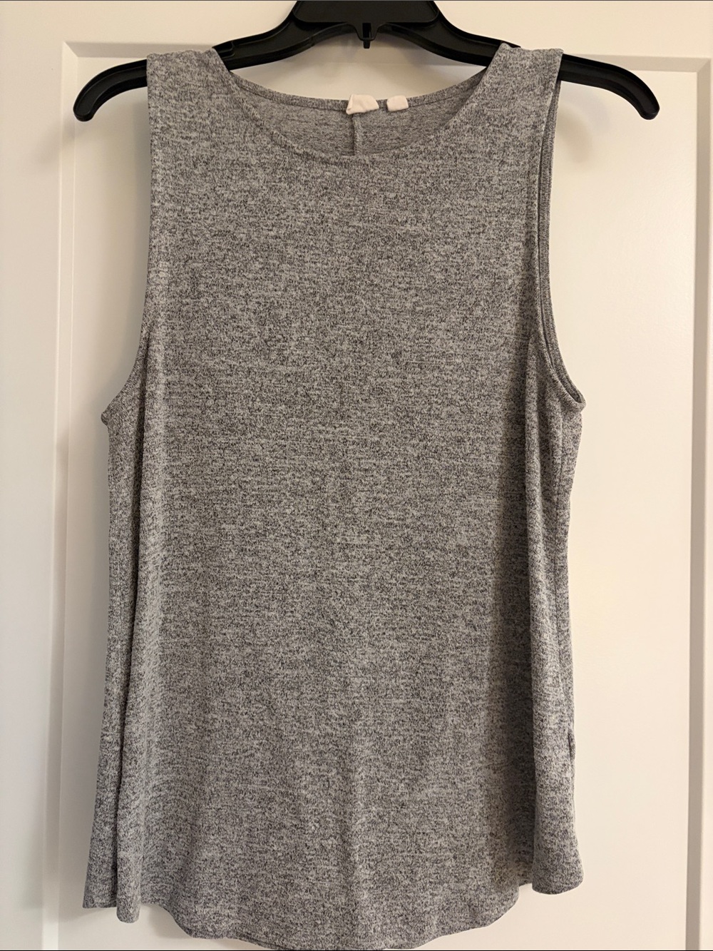 Gap women’s M Sleeveless Gray Knit Tank Top